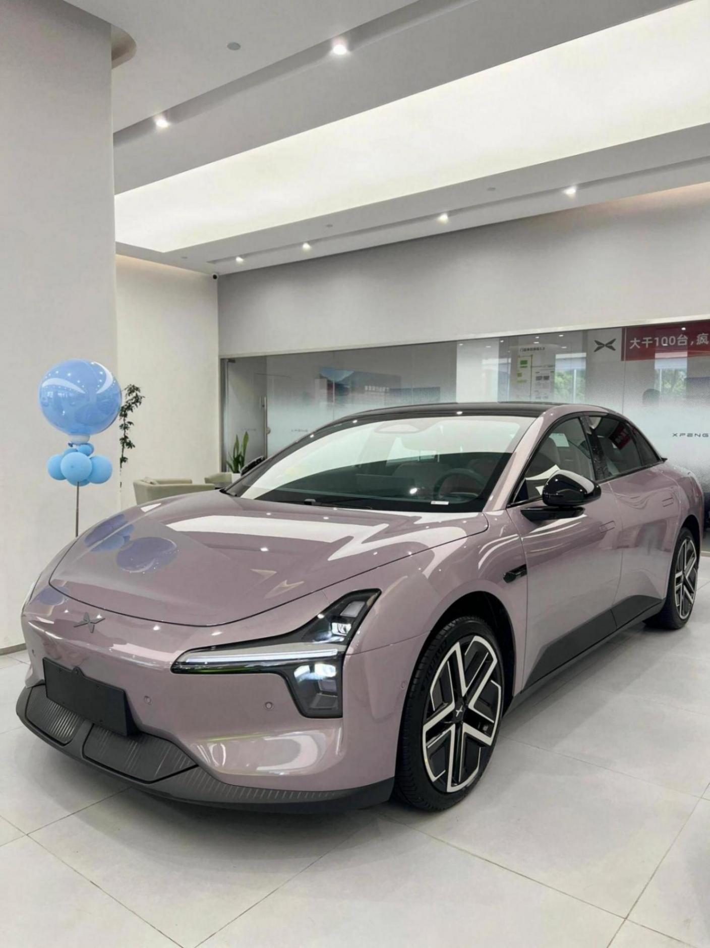 小鵬MONA M03 Max到店實拍,增新配色+續航600km,滿血版AI智能上車