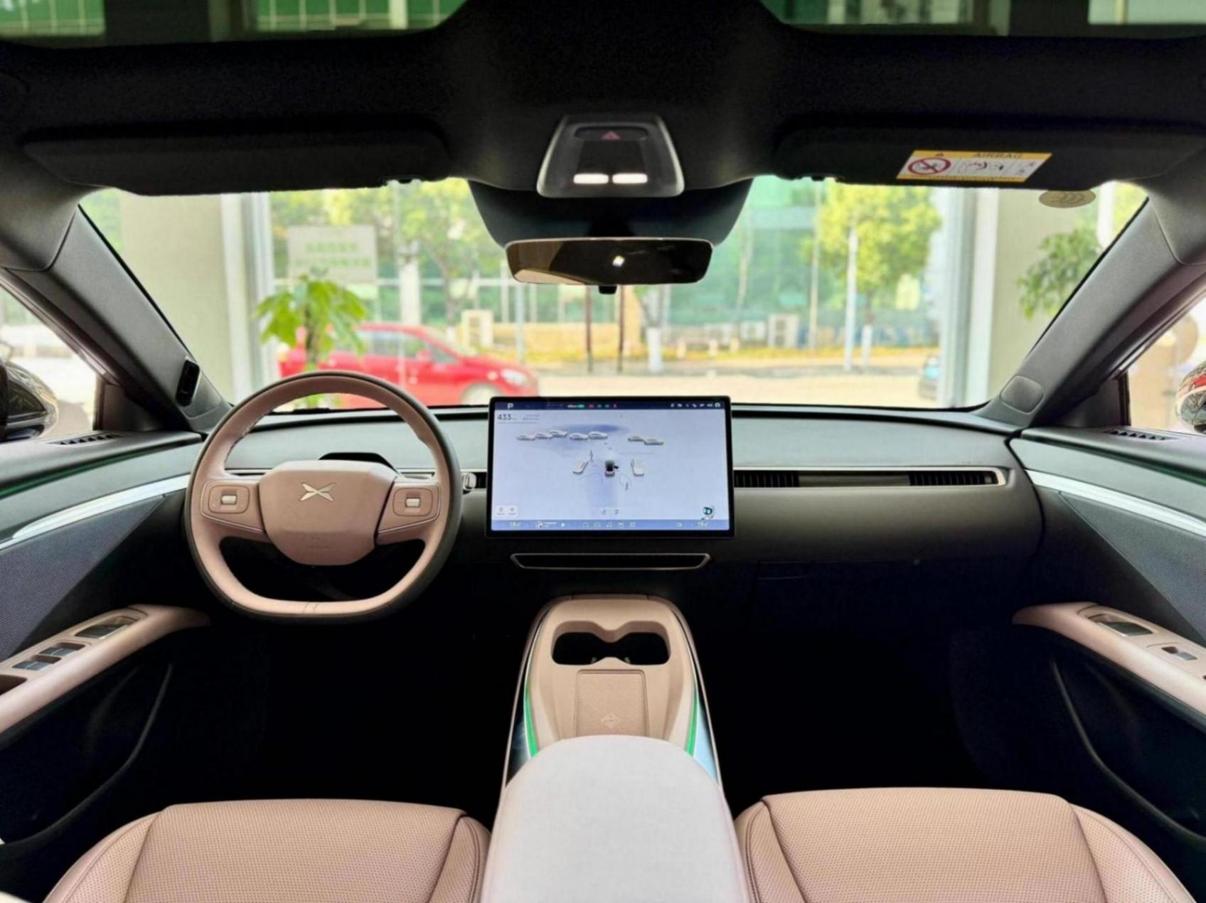 小鵬MONA M03 Max到店實拍,增新配色+續航600km,滿血版AI智能上車