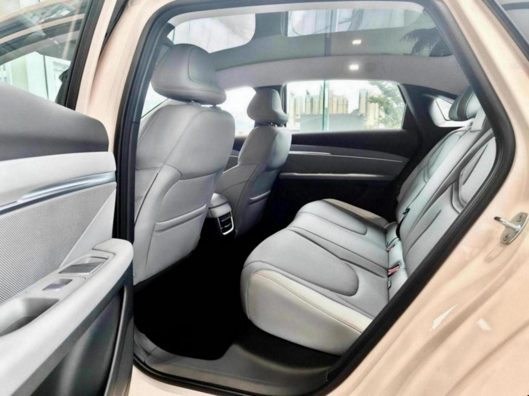 小鵬MONA M03 Max到店實拍,增新配色+續航600km,滿血版AI智能上車