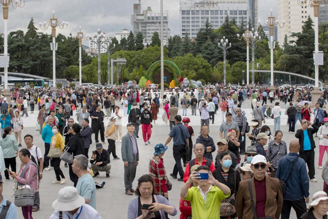 東風(fēng)廣場(chǎng)煥新開放 歷史文脈與時(shí)代活力共繪春城新景