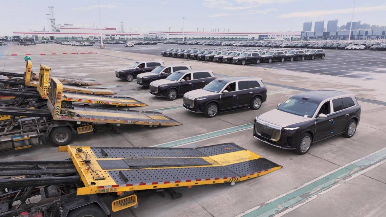 一車難求!嵐圖泰山展車亮相全國門店,掀起品鑒狂潮!