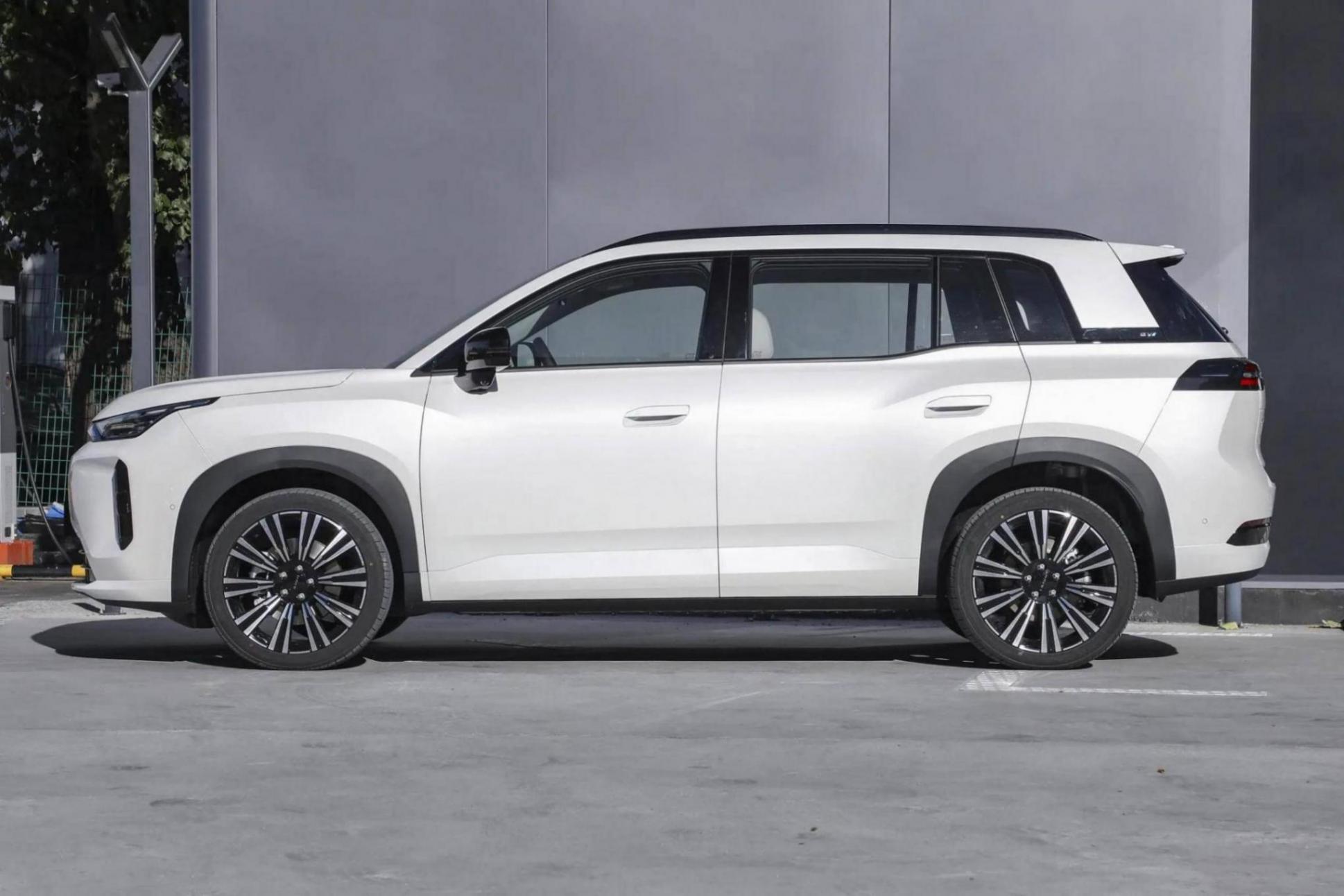 宋Pro迎來新對手?AION i60增程來襲,210km純電續航+15分鐘快充