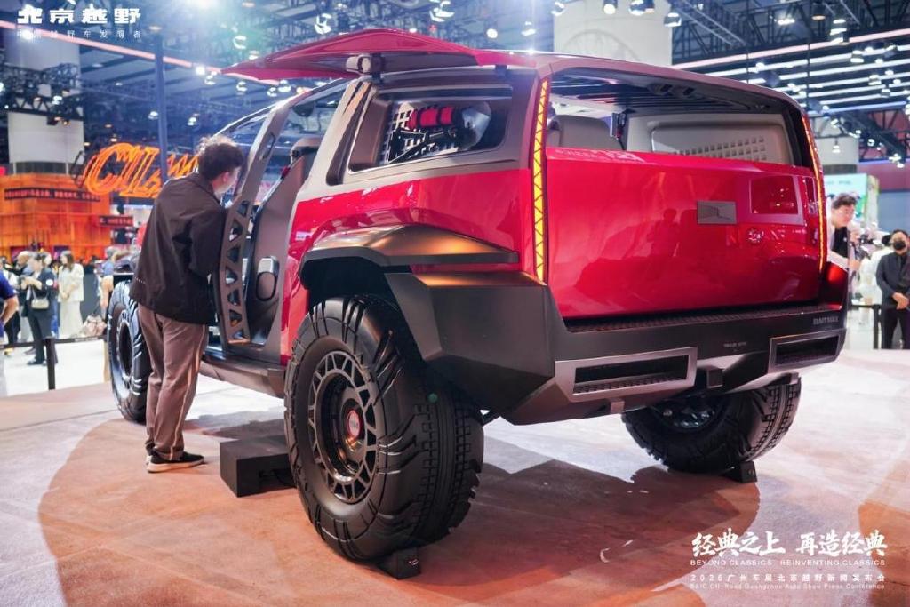 北京越野攜ELMT Max與BJ40探險家亮相廣州車展
