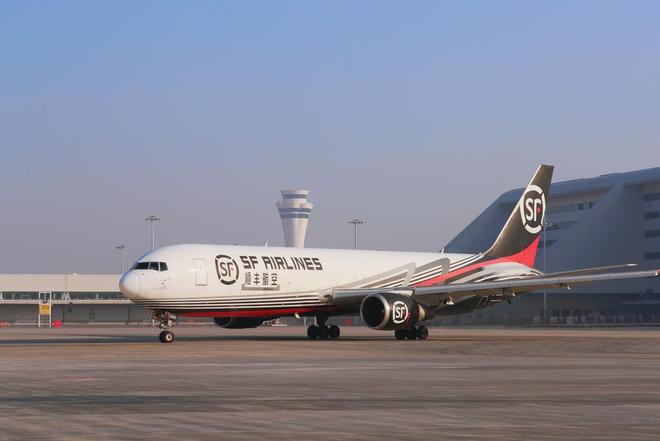 順豐“人格分裂”:一手砸錢擴版圖,一手猛砍人力成本